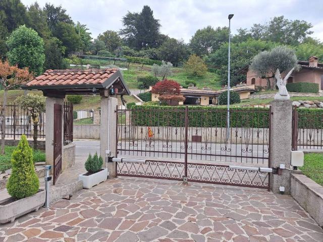 Villa Indipendente in vendita a Brughiera, Palazzago