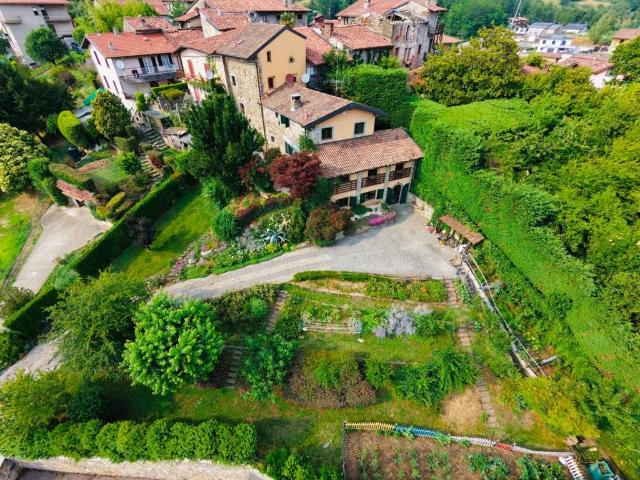 Villa Indipendente in vendita a Brughiera, Palazzago