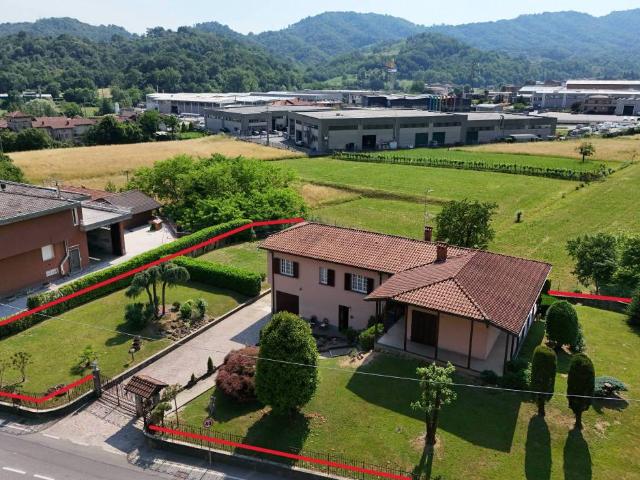 Villa Indipendente in vendita a Brughiera, Palazzago