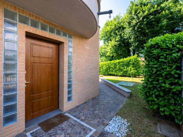 Villa Indipendente in vendita a Gromlongo, Palazzago
