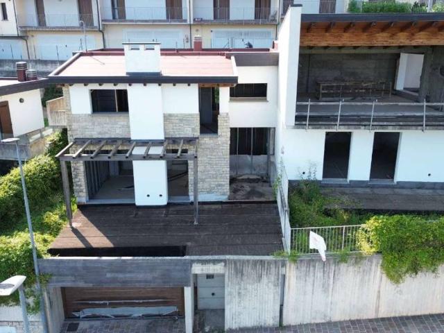 Villa Indipendente in vendita a Precornelli, Palazzago