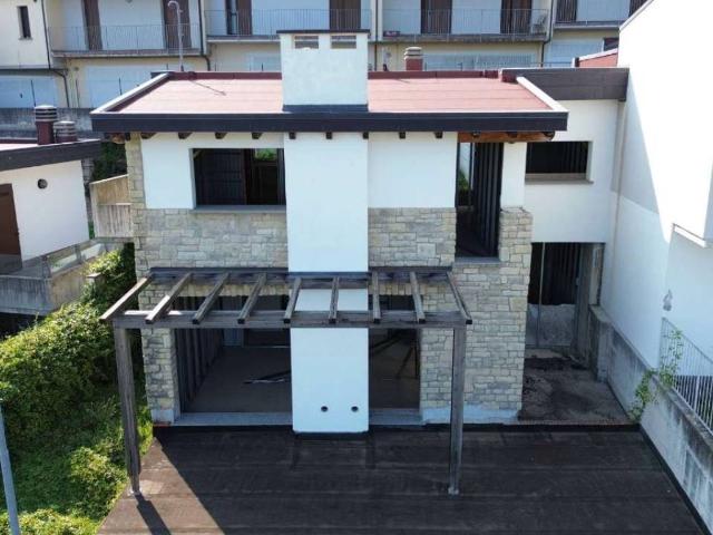 Villa Indipendente in vendita a Precornelli, Palazzago