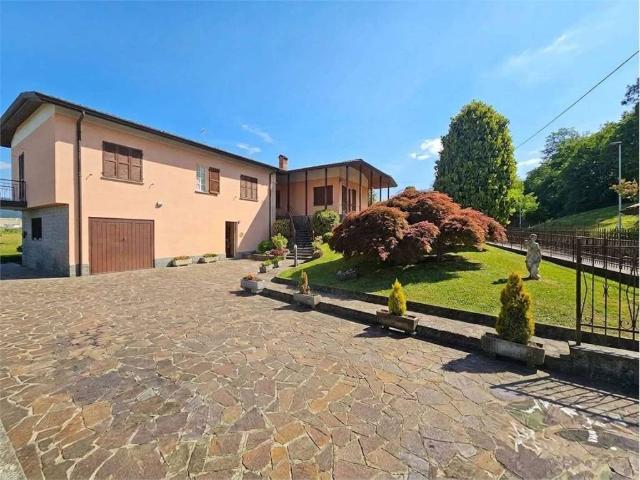 Villa Indipendente in vendita a Brughiera, Palazzago
