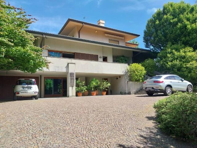 Villa Indipendente in vendita a Brughiera, Palazzago