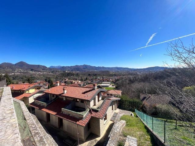 Villa Indipendente in vendita a Palazzago, Lombardia