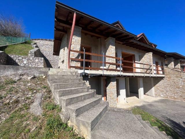 Villa Indipendente in vendita a Palazzago, Lombardia