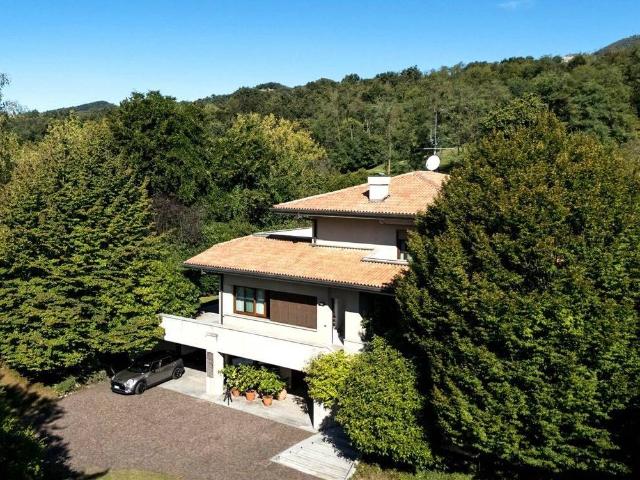 Villa Indipendente in vendita a Brughiera, Palazzago