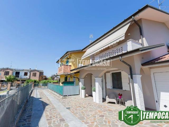 Villa Indipendente in vendita a Palazzo Pignano, Lombardia