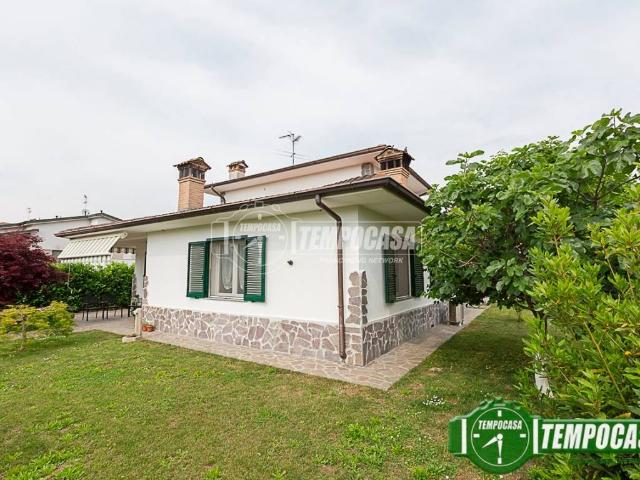 Villa Indipendente in vendita a Palazzo Pignano, Lombardia