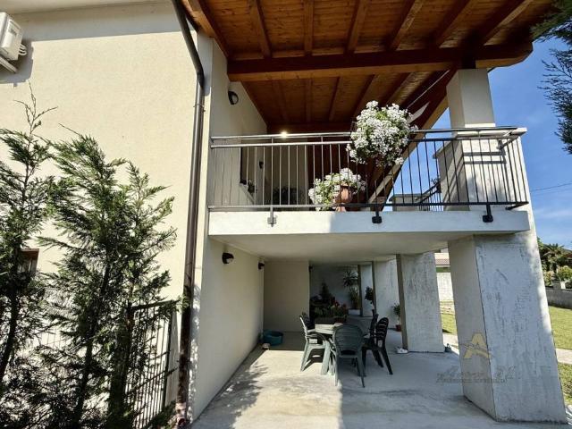 Villa Indipendente in vendita a Palazzolo Dello Stella, Friuli-Venezia Giulia