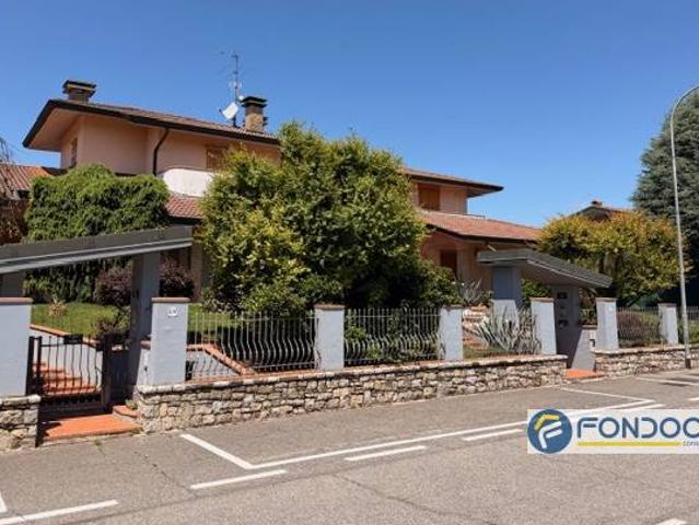 Villa Indipendente in vendita a Pontoglio, Lombardia