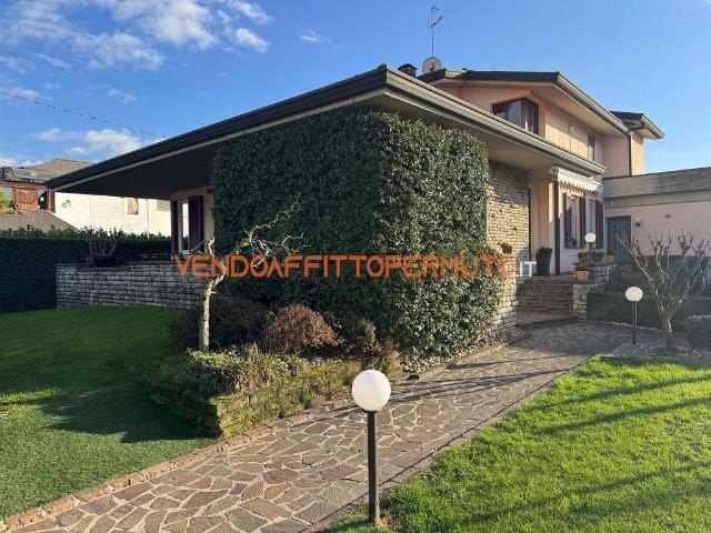 Villa Indipendente in vendita a Palazzolo Sull'oglio, Lombardia