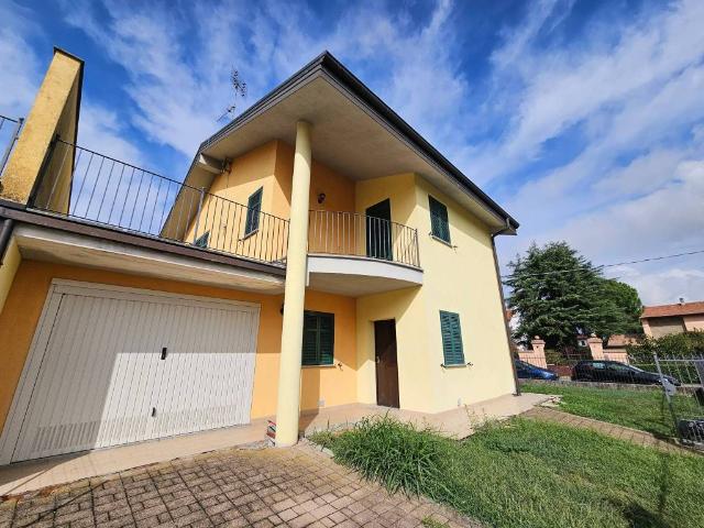Villa Indipendente in vendita a Palazzolo Vercellese, Vercelli