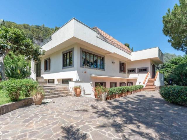 Villa Indipendente in vendita a VI Circoscrizione, Palermo