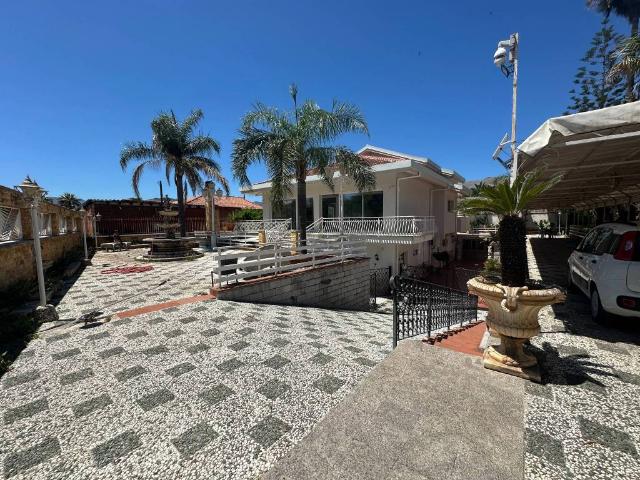 Villa Indipendente in vendita a VI Circoscrizione, Palermo