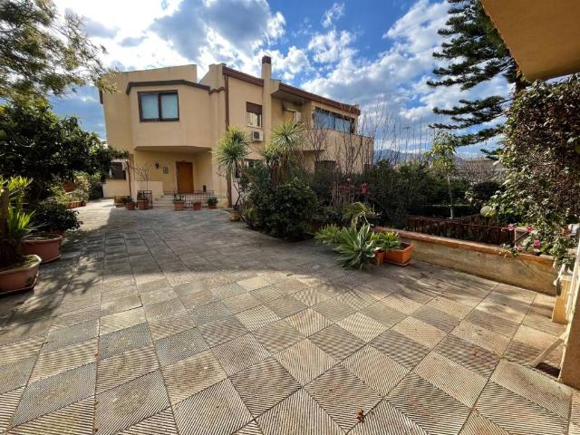 Villa Indipendente in vendita a VI Circoscrizione, Palermo