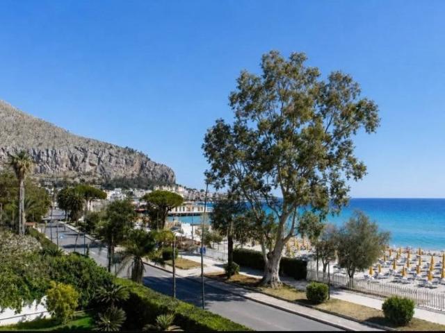 Villa Indipendente in vendita a Mondello, Palermo