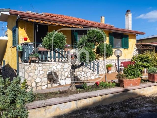 Villa Indipendente in vendita a Fontana Vazza, Roma Capitale