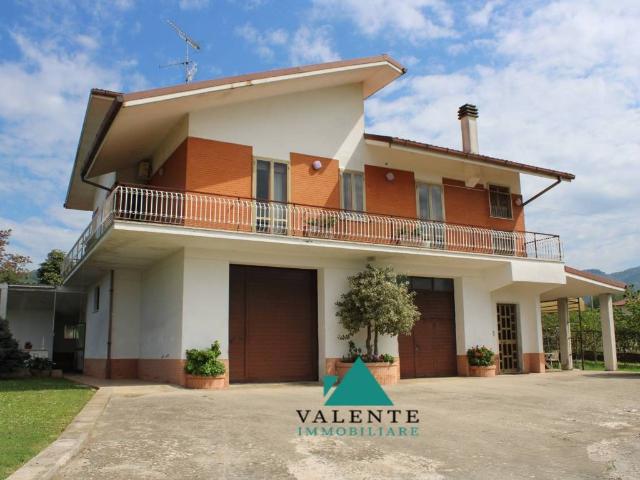 Villa Indipendente in vendita a Le Quadrelle, Roma Capitale