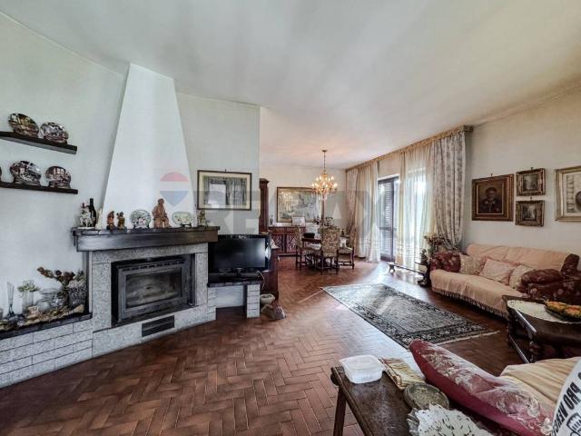 Villa Indipendente in vendita a Palestro, Lombardia