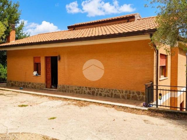 Villa Indipendente in vendita a Paliano, Lazio
