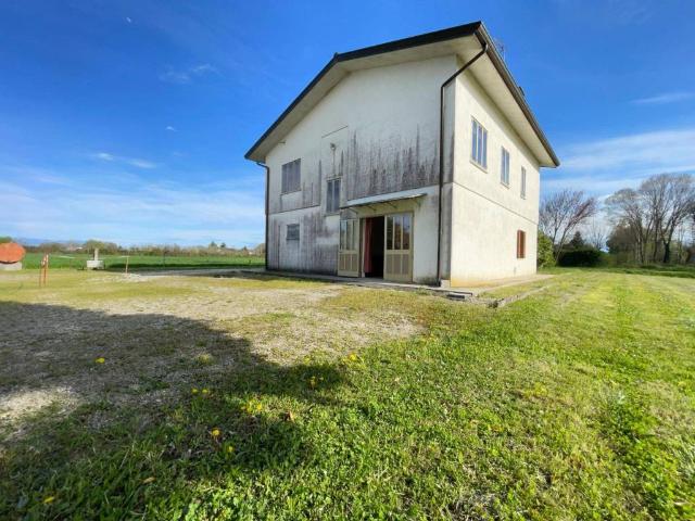 Villa Indipendente in vendita a Palmanova, Friuli-Venezia Giulia