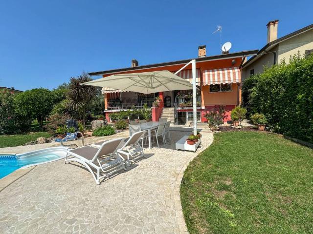 Villa Indipendente in vendita a Palmanova, Friuli-Venezia Giulia