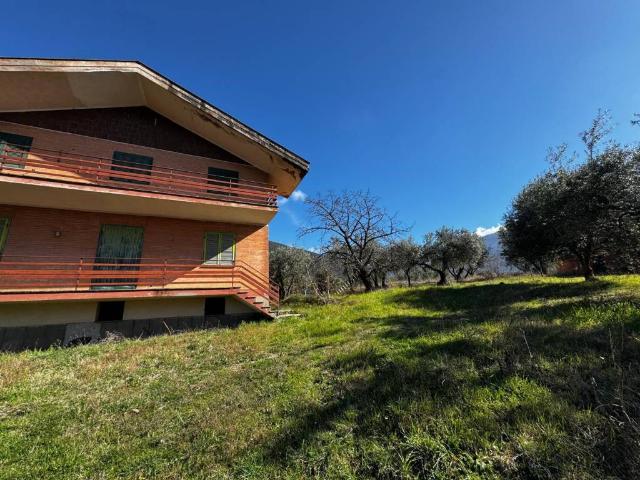 Villa Indipendente in vendita a Stazzano, Roma Capitale