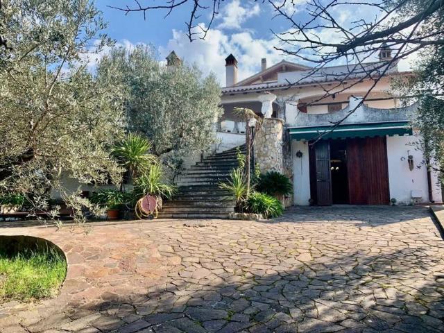 Villa Indipendente in vendita a Stazzano, Roma Capitale