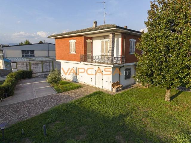 Villa Indipendente in vendita a Palosco, Bergamo