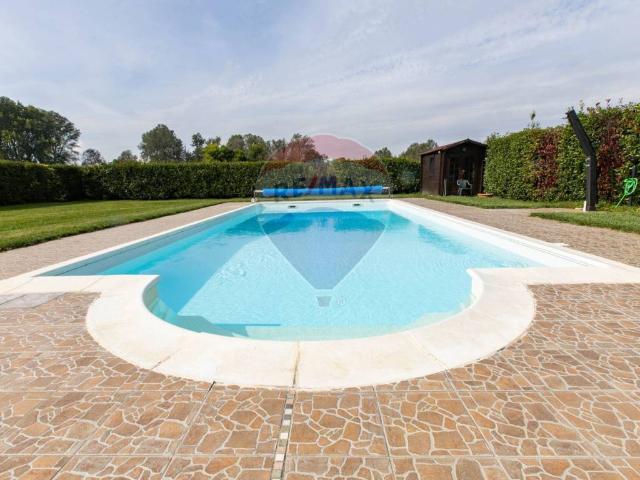 Villa Indipendente in vendita a Pancarana, Lombardia