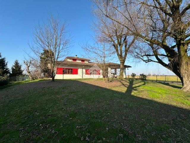Villa Indipendente in vendita a Pandino, Lombardia