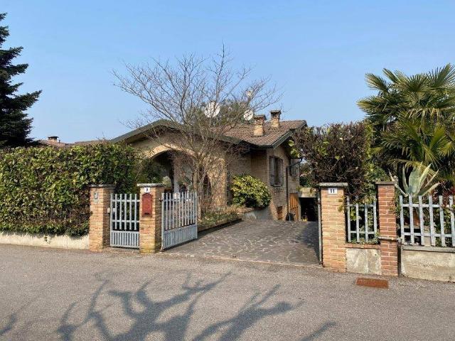 Villa Indipendente in vendita a Pandino, Lombardia