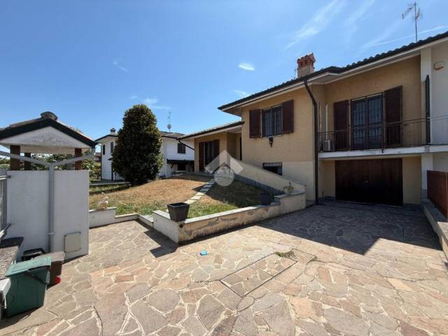 Villa Indipendente in vendita a Pandino, Lombardia