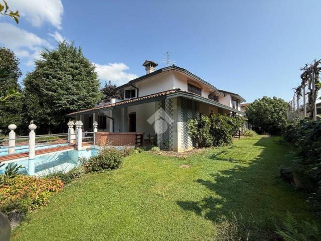 Villa Indipendente in vendita a Pandino, Lombardia