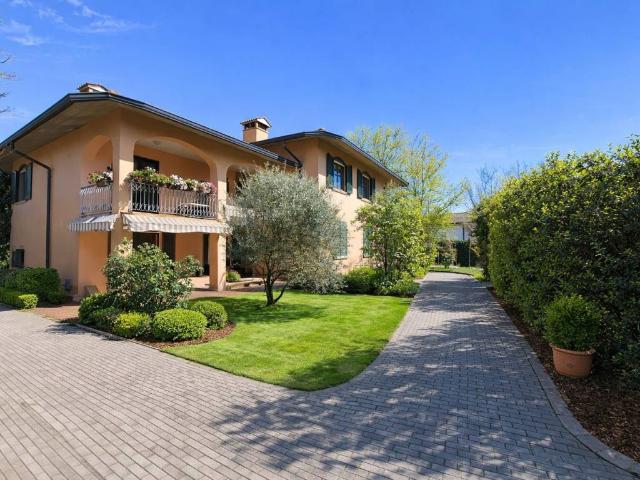 Villa Indipendente in vendita a Pandino, Lombardia