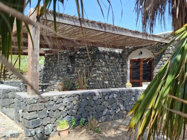 Villa Indipendente in vendita a Tráçino, Pantelleria Aeroporto