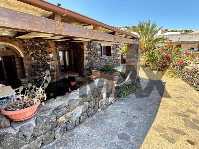 Villa Indipendente in vendita a Tráçino, Pantelleria