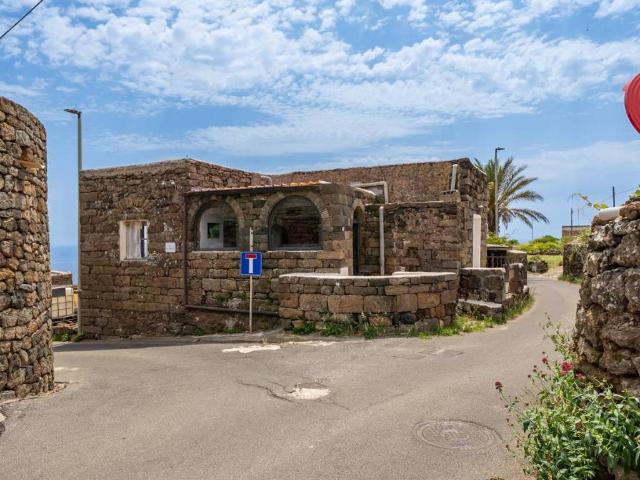 Villa Indipendente in vendita a Tráçino, Pantelleria Aeroporto