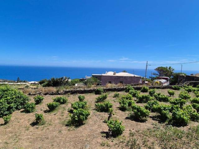 Villa Indipendente in vendita a Tráçino, Pantelleria Aeroporto