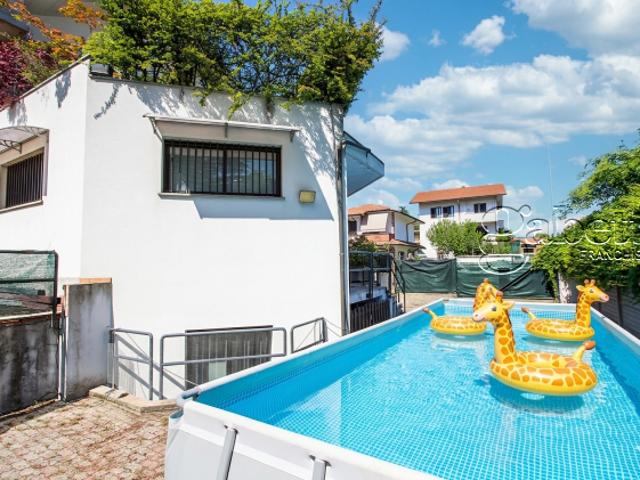 Villa Indipendente in vendita a Parabiago, Lombardia