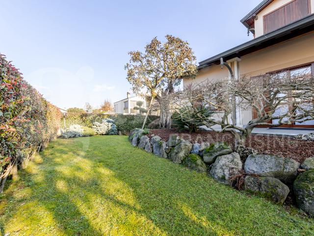Villa Indipendente in vendita a Ravello, Parabiago