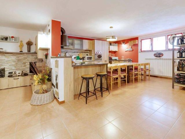 Villa Indipendente in vendita a Parabiago, Lombardia