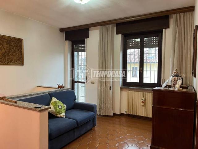 Villa Indipendente in vendita a Parabiago, Lombardia
