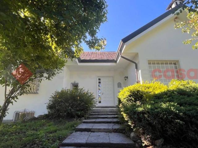Villa Indipendente in vendita a Parabiago, Lombardia