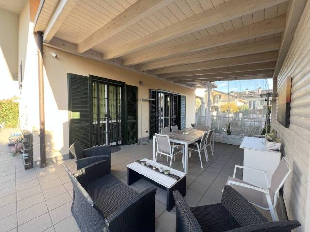 Villa Indipendente in vendita a Parabiago, Lombardia