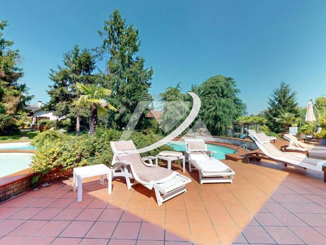 Villa Indipendente in vendita a Parabiago, Lombardia