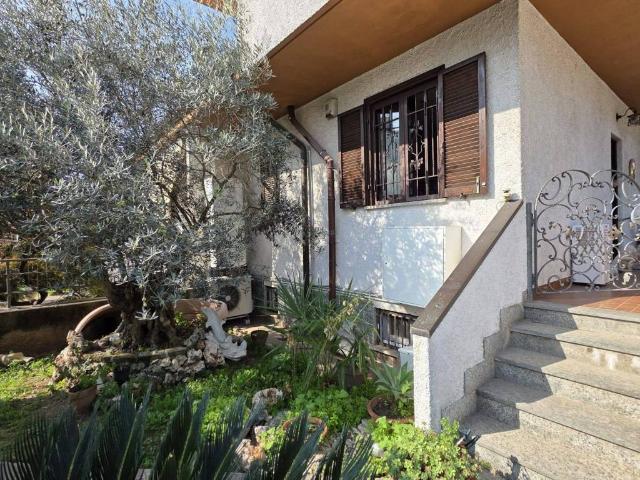Villa Indipendente in vendita a San Lorenzo, Parabiago