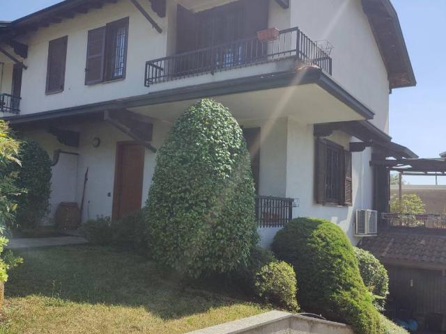 Villa Indipendente in vendita a Ravello, Parabiago