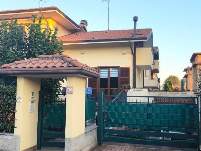 Villa Indipendente in vendita a Ravello, Parabiago